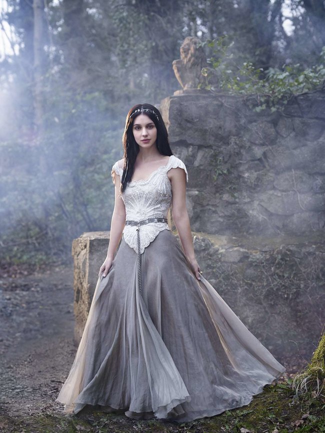 Аделаида Кейн: промо-фотографии из сериала «Царство»: adelaide-kane-reign-promoshoot-02_Starbeat.ru