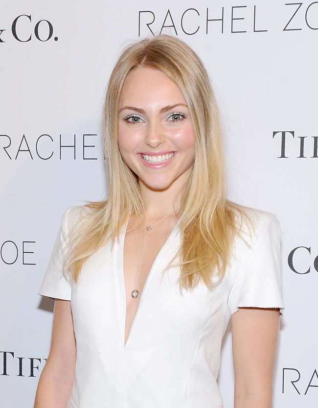Аннасофия Робб на вечеринке «Living In Style: Inspiration and Advice for Everyday Glamour» в Нью-Йорке: annasophia-robb-4_Starbeat.ru