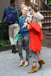 Аннасофия Робб: съемки сериала «Дневники Кэрри» продолжаются: annasophia-robb---the-carrie-diaries-set-photos--01_Starbeat.ru