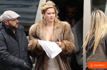 Дженнифер Лоуренс и Брэдли Купер на съемках нового фильма: jennifer-lawrence-bradley-cooper-reunite-for-david-o-russell-01_Starbeat.ru