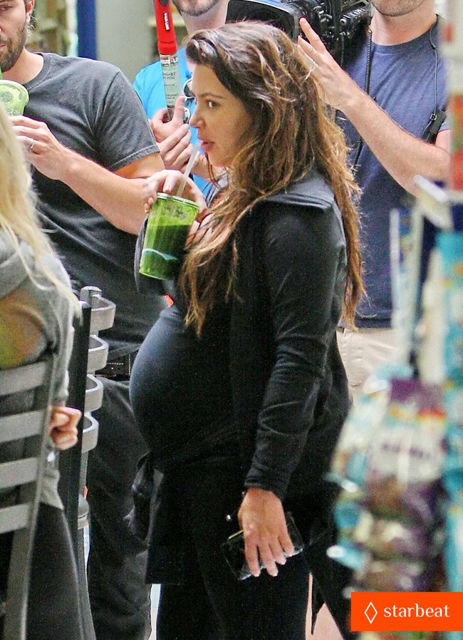 Увеличить фото pregnant-kim-kardashian-natural-glow-at-the-vitamins-barn-07_Starbeat.ru Беременная Ким Кардашьян без макияжа: съемки сериала «Семейство Кардашьян»: pregnant-kim-kardashian-natural-glow-at-the-vitamins-barn-07_Starbeat.ru