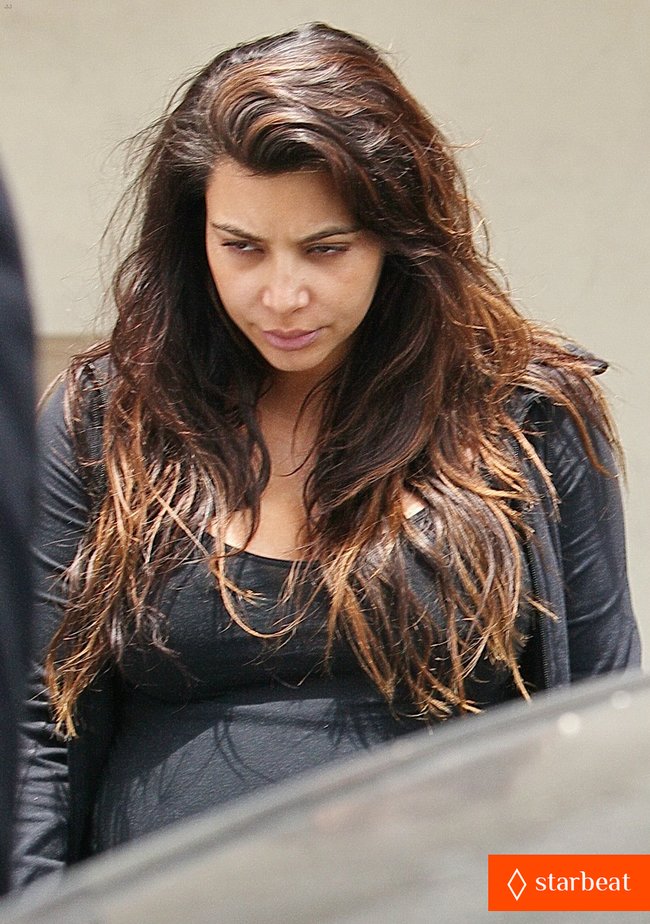 Увеличить фото pregnant-kim-kardashian-natural-glow-at-the-vitamins-barn-22_Starbeat.ru Беременная Ким Кардашьян без макияжа: съемки сериала «Семейство Кардашьян»: pregnant-kim-kardashian-natural-glow-at-the-vitamins-barn-22_Starbeat.ru