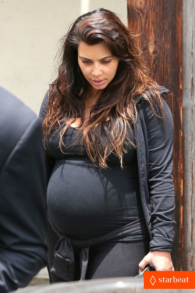 Увеличить фото pregnant-kim-kardashian-natural-glow-at-the-vitamins-barn-24_Starbeat.ru Беременная Ким Кардашьян без макияжа: съемки сериала «Семейство Кардашьян»: pregnant-kim-kardashian-natural-glow-at-the-vitamins-barn-24_Starbeat.ru