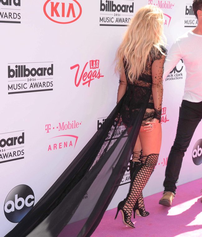 Бритни Спирс и морщины радости на «2016 Billboard Music Awards» в Лас-Вегасе: britney-spears-17_Starbeat.ru