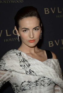 Камилла Белль на светском рауте «Decades of Glamour» от «Bulgari»: camilla-belle-decades-of-glamour-event--01_Starbeat.ru