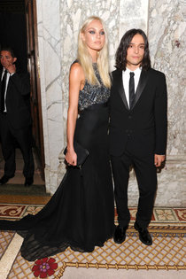 Светский раут «amfAR Inspiration Gala»: Кэндис Свейнпол: candice-swanepoel---4th-annual-amfar-inspiration-gala-in-ny--01_Starbeat.ru