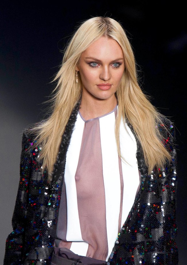 Модный показ «Forum» в Сан-Паулу с Кэндис Свейнпол: candice-swanepoel-76_Starbeat.ru