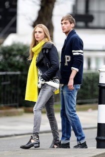 Кара Дельвинь на съемках фотосессии в Лондоне: cara-delevingne---photoshoot-in-london--01_Starbeat.ru