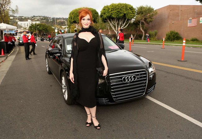 Кристина Хендрикс: благотворительный вечер «Elton John AIDS Foundation»: christina-hendricks-2013-elton-john-aids-foundation-academy-awards-party--05_Starbeat.ru