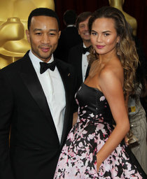 Кристин Тейген с мужем на главной кинопремии года: «Оскар 2014»: oscar-2014-christine-teigen--01_Starbeat.ru