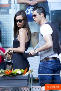 Увеличить фото cristiano-ronaldo-irina-shayk-madrid-open-game-after-xti-event-02_Starbeat.ru Ирина Шейк и Криштиану Роналду на теннисном турнире: cristiano-ronaldo-irina-shayk-madrid-open-game-after-xti-event-02_Starbeat.ru