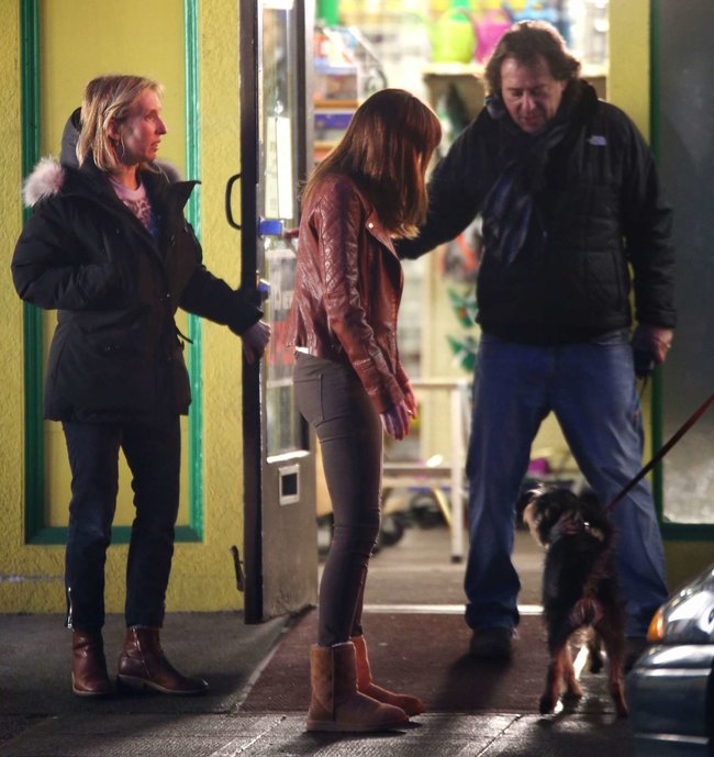 Дакота Джонсон: съемки фильма «Пятьдесят оттенков серого»: dakota-johnson-fifty-shades-of-grey-set-photos--03_Starbeat.ru