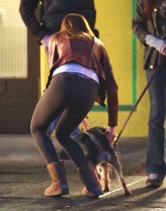 Дакота Джонсон: съемки фильма «Пятьдесят оттенков серого»: dakota-johnson-fifty-shades-of-grey-set-photos--22_Starbeat.ru