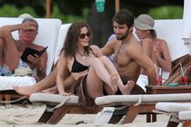 Эмма Уотсон с новым бойфрендом на Карибах: emma-watson-1_Starbeat.ru