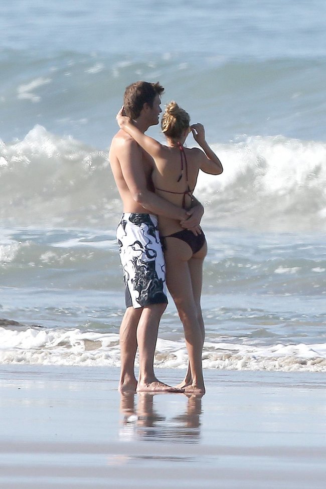 Жизель Бюндхен отдыхает на Коста-Рике: gisele-bundchen-111_Starbeat.ru