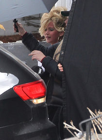 Увеличить фото jennifer-lawrence---david-o-russell---abscam-project-set-photos--01_Starbeat.ru Дженнифер Лоуренс на съемках фильма «Untitled David O. Russell/Abscam Project»: jennifer-lawrence---david-o-russell---abscam-project-set-photos--01_Starbeat.ru