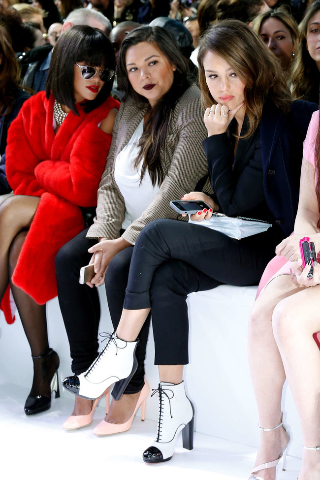Джессика Альба на модном показе «Dior» в Париже: jessica-alba-dior-fashion-show-in-paris--07_Starbeat.ru