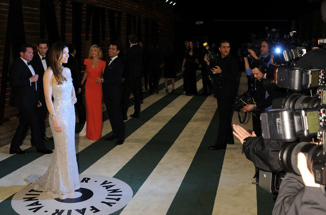 Пост-оскаровская вечеринка «Vanity Fair»: Джессика Бил: jessica-biel-oscar-2014---vanity-fair-party--07_Starbeat.ru