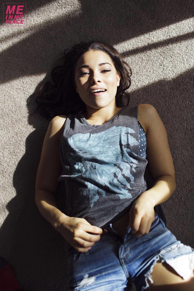 Джессика Паркер Кеннеди в фото-проекте «Me In My Place»: jessica_parker_kennedy-11_Starbeat.ru