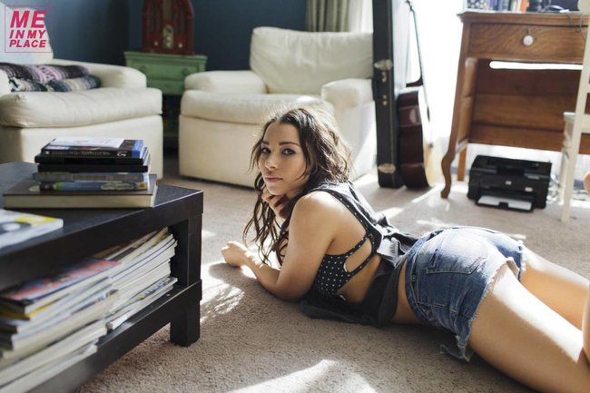 Джессика Паркер Кеннеди в фото-проекте «Me In My Place»: jessica_parker_kennedy-14_Starbeat.ru