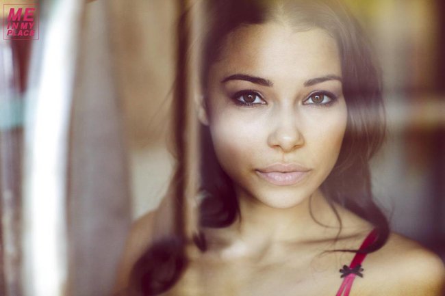 Джессика Паркер Кеннеди в фото-проекте «Me In My Place»: jessica_parker_kennedy-190_Starbeat.ru