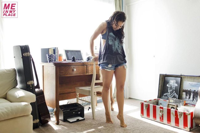Джессика Паркер Кеннеди в фото-проекте «Me In My Place»: jessica_parker_kennedy-2_Starbeat.ru