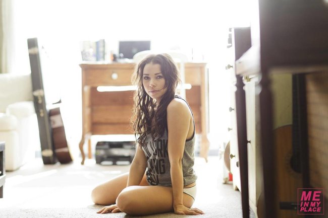 Джессика Паркер Кеннеди в фото-проекте «Me In My Place»: jessica_parker_kennedy-31_Starbeat.ru