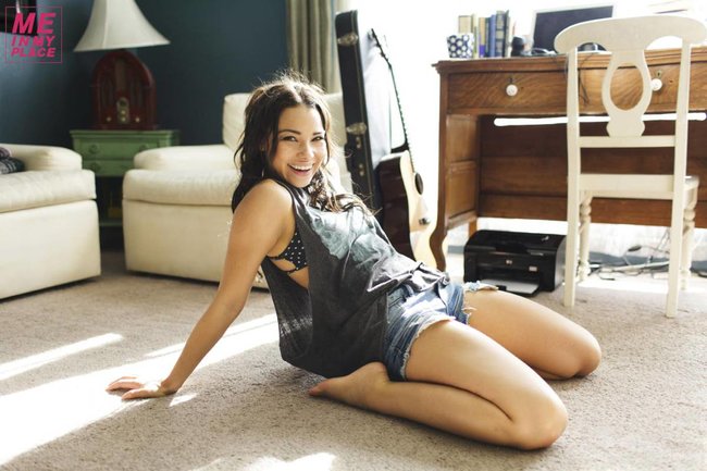 Джессика Паркер Кеннеди в фото-проекте «Me In My Place»: jessica_parker_kennedy-5_Starbeat.ru