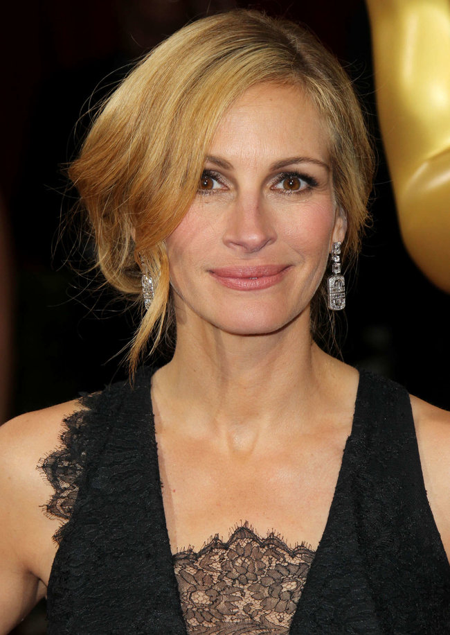 Джулия Робертс посетила церемонию вручения премии «Оскар 2014»: oscar-2014-julia-roberts--13_Starbeat.ru