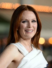 Джулианна Мур на премьере фильма «Воздушный маршал» в Лос-Анджелесе: julianne-moore-non-stop-premire--01_Starbeat.ru