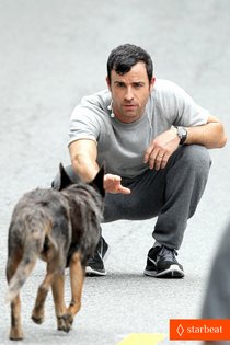 На съемочной площадке «The Leftovers»: Джастин Теру в трогательной сцене с собакой: justin-theroux-begins-filming-hbo-pilot-leftovers-01_Starbeat.ru