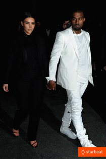 Ким Кардашьян и Канье Уэст на фэшн-шоу «Givenchy»: kim-kardashian-kanye-west-givenchy-show-couple-07_Starbeat.ru
