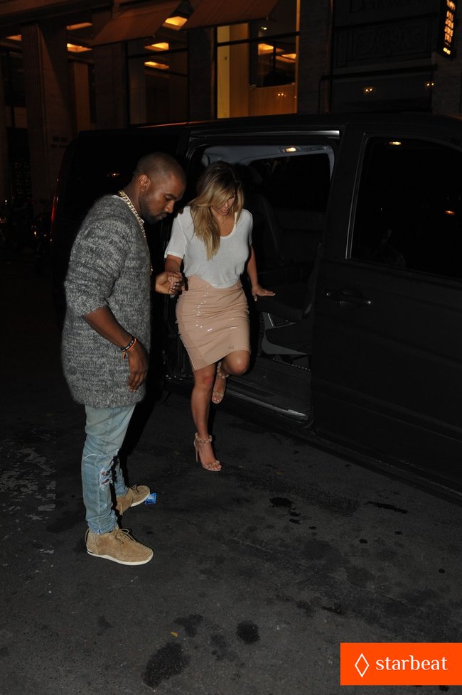 Парижское свидание Канье Уэста и Ким Кардашьян: kim-kardashian-kanye-west-parisian-dinner-date-09_Starbeat.ru