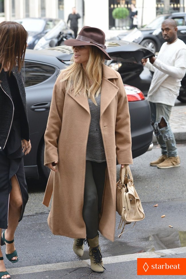 Увеличить фото kim-kardashian-kanye-west-step-out-together-in-paris-08_Starbeat.ru Ким Кардашьян и Канье Уэст проводят время во Франции: kim-kardashian-kanye-west-step-out-together-in-paris-08_Starbeat.ru