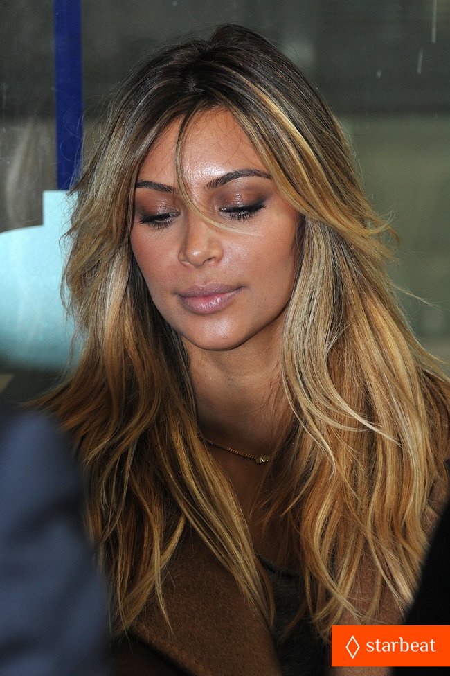 Увеличить фото kim-kardashian-kanye-west-step-out-together-in-paris-10_Starbeat.ru Ким Кардашьян и Канье Уэст проводят время во Франции: kim-kardashian-kanye-west-step-out-together-in-paris-10_Starbeat.ru