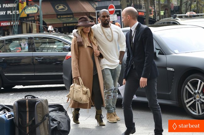 Увеличить фото kim-kardashian-kanye-west-step-out-together-in-paris-14_Starbeat.ru Ким Кардашьян и Канье Уэст проводят время во Франции: kim-kardashian-kanye-west-step-out-together-in-paris-14_Starbeat.ru