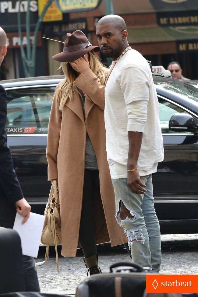 Увеличить фото kim-kardashian-kanye-west-step-out-together-in-paris-15_Starbeat.ru Ким Кардашьян и Канье Уэст проводят время во Франции: kim-kardashian-kanye-west-step-out-together-in-paris-15_Starbeat.ru
