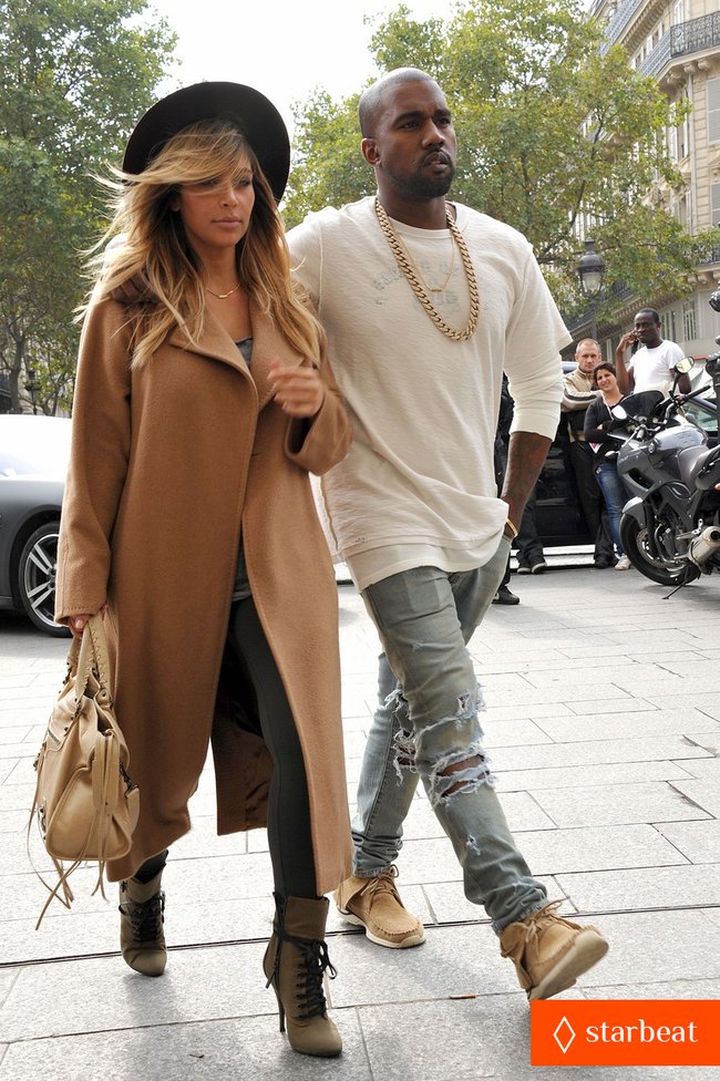 Увеличить фото kim-kardashian-kanye-west-step-out-together-in-paris-21_Starbeat.ru Ким Кардашьян и Канье Уэст проводят время во Франции: kim-kardashian-kanye-west-step-out-together-in-paris-21_Starbeat.ru