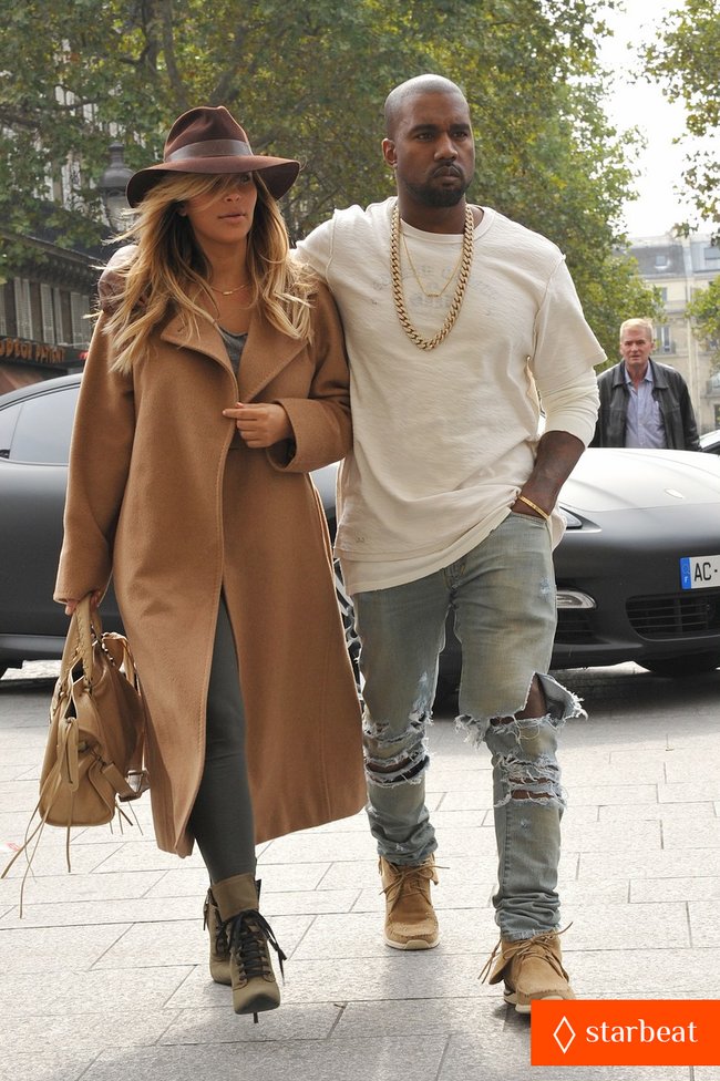 Увеличить фото kim-kardashian-kanye-west-step-out-together-in-paris-23_Starbeat.ru Ким Кардашьян и Канье Уэст проводят время во Франции: kim-kardashian-kanye-west-step-out-together-in-paris-23_Starbeat.ru