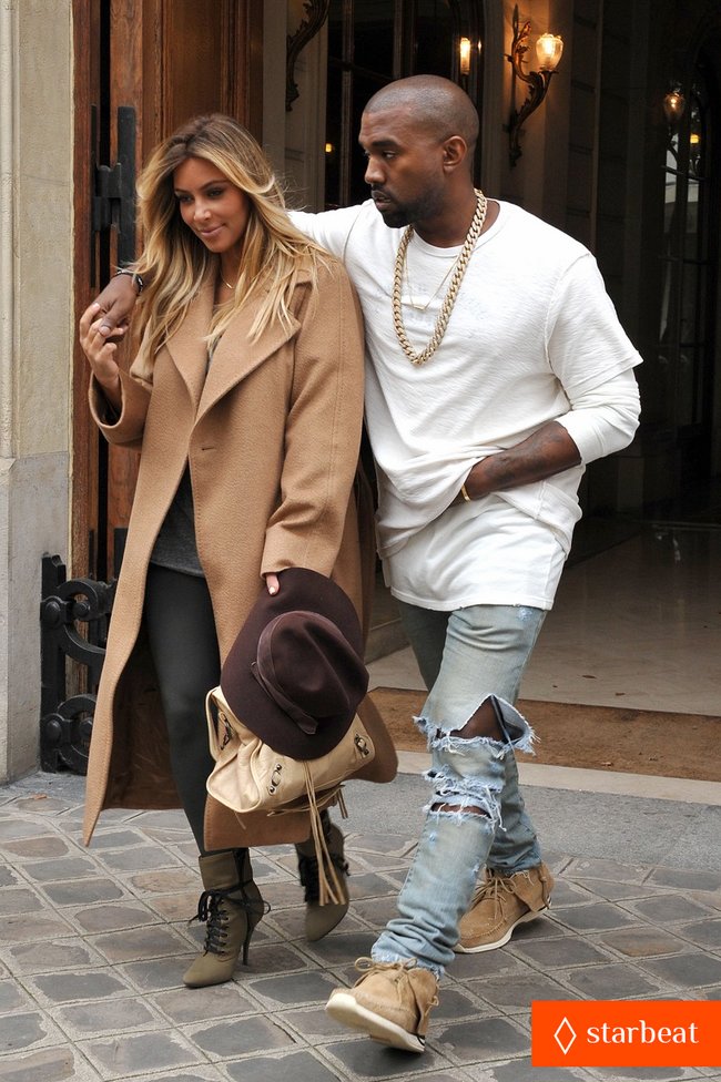 Увеличить фото kim-kardashian-kanye-west-step-out-together-in-paris-28_Starbeat.ru Ким Кардашьян и Канье Уэст проводят время во Франции: kim-kardashian-kanye-west-step-out-together-in-paris-28_Starbeat.ru