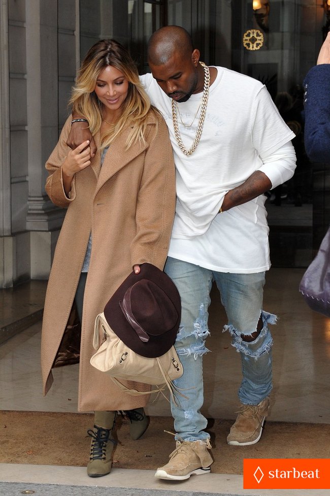 Увеличить фото kim-kardashian-kanye-west-step-out-together-in-paris-30_Starbeat.ru Ким Кардашьян и Канье Уэст проводят время во Франции: kim-kardashian-kanye-west-step-out-together-in-paris-30_Starbeat.ru