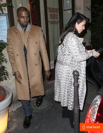 Звёзды в Париже: Ким Кардашьян и Канье Уэст: kim-kardashian-pregnant-paris-getaway-with-kanye-west-01_Starbeat.ru