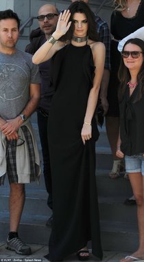 Кендалл Дженнер: фотосессия для «Нarper’s bazaar»: kendall-jenner---harpers-bazaar-photoshoot--01_Starbeat.ru