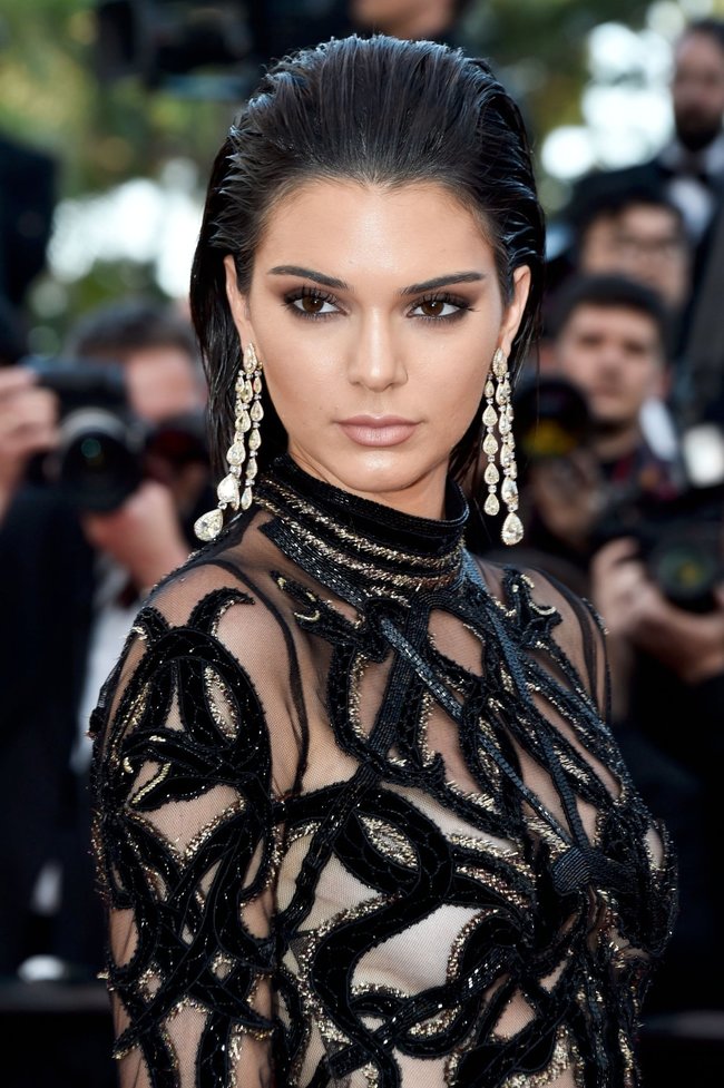 Кендалл Дженнер светит половинами на премьере фильма «Mal de Pierres» в Каннах: kendall-jenner-5-5_Starbeat.ru