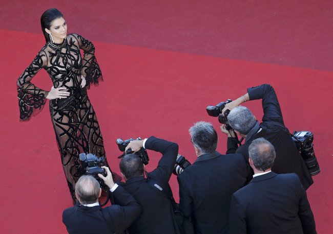 Кендалл Дженнер светит половинами на премьере фильма «Mal de Pierres» в Каннах: kendall-jenner-9-3_Starbeat.ru