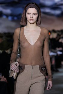 Кендалл Дженнер на фэшн-показе «Marc Jacobs» в Нью-Йорке: kendall-jenner-1_Starbeat.ru