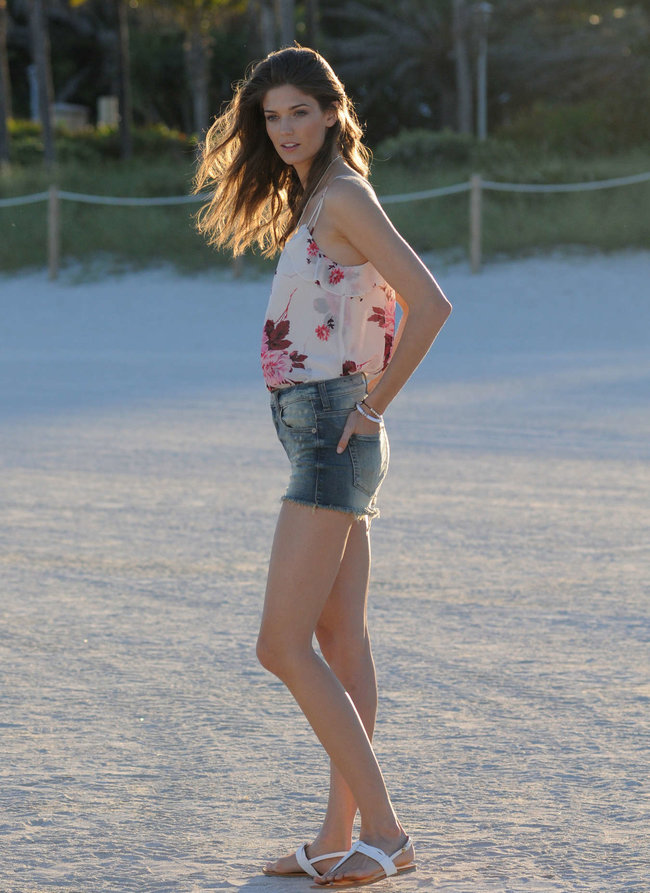 Кендра Спирс на пляже Майами: съемки фотосессии: kendra-spears-photoshoot-on-miami-beach--05_Starbeat.ru