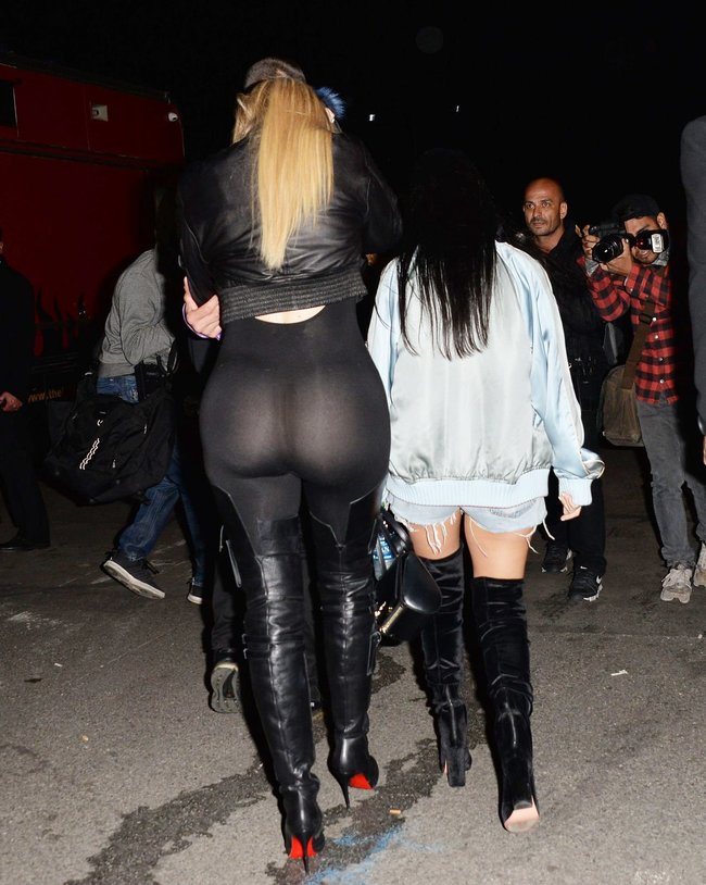 Хлои Кардашьян и чёрные лосины в Пасадене: khloe-kardashian-10_Starbeat.ru