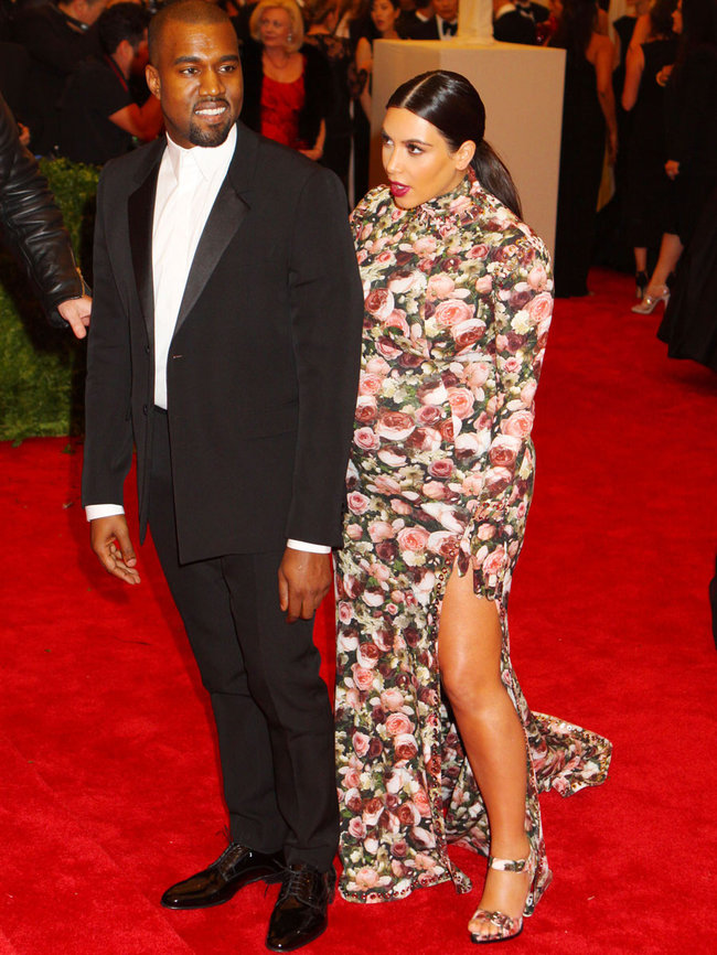 Увеличить фото kim-kardashian---2013-met-gala--03_Starbeat.ru Беременная Ким Кардашьян и Канье Уэст: «Met Gala 2013»: kim-kardashian---2013-met-gala--03_Starbeat.ru