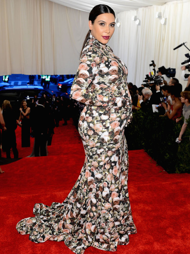Увеличить фото kim-kardashian---2013-met-gala--11_Starbeat.ru Беременная Ким Кардашьян и Канье Уэст: «Met Gala 2013»: kim-kardashian---2013-met-gala--11_Starbeat.ru